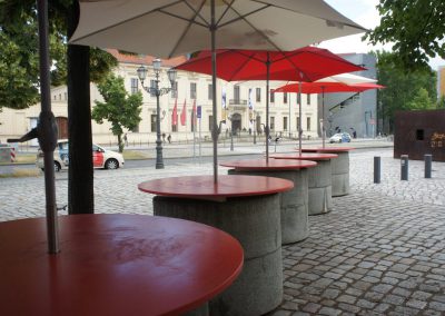 Metropolenhaus Baufeld V / bar tables